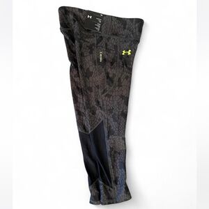 NWT Under Armour ISO Chill Womens Black Patterned Leggings